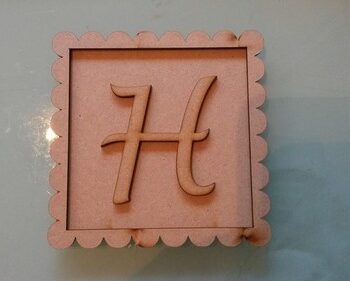 scalloped_square_with_letter