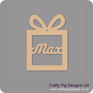 GIFT-BOX-HANGING-DECORATION-PERSONALISED-SUSA-FONT