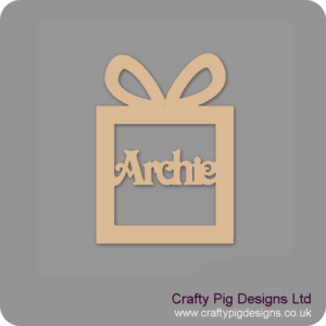 GIFT-BOX-HANGING-DECORATION-VICTORIA-FONT