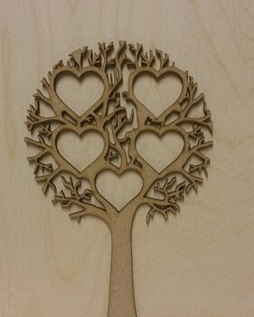 tree_qith_5_hearts