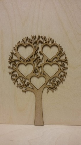 tree_qith_5_hearts