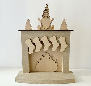 18mm Christmas fireplace with hanging stockings - Gnome/Gonk Design